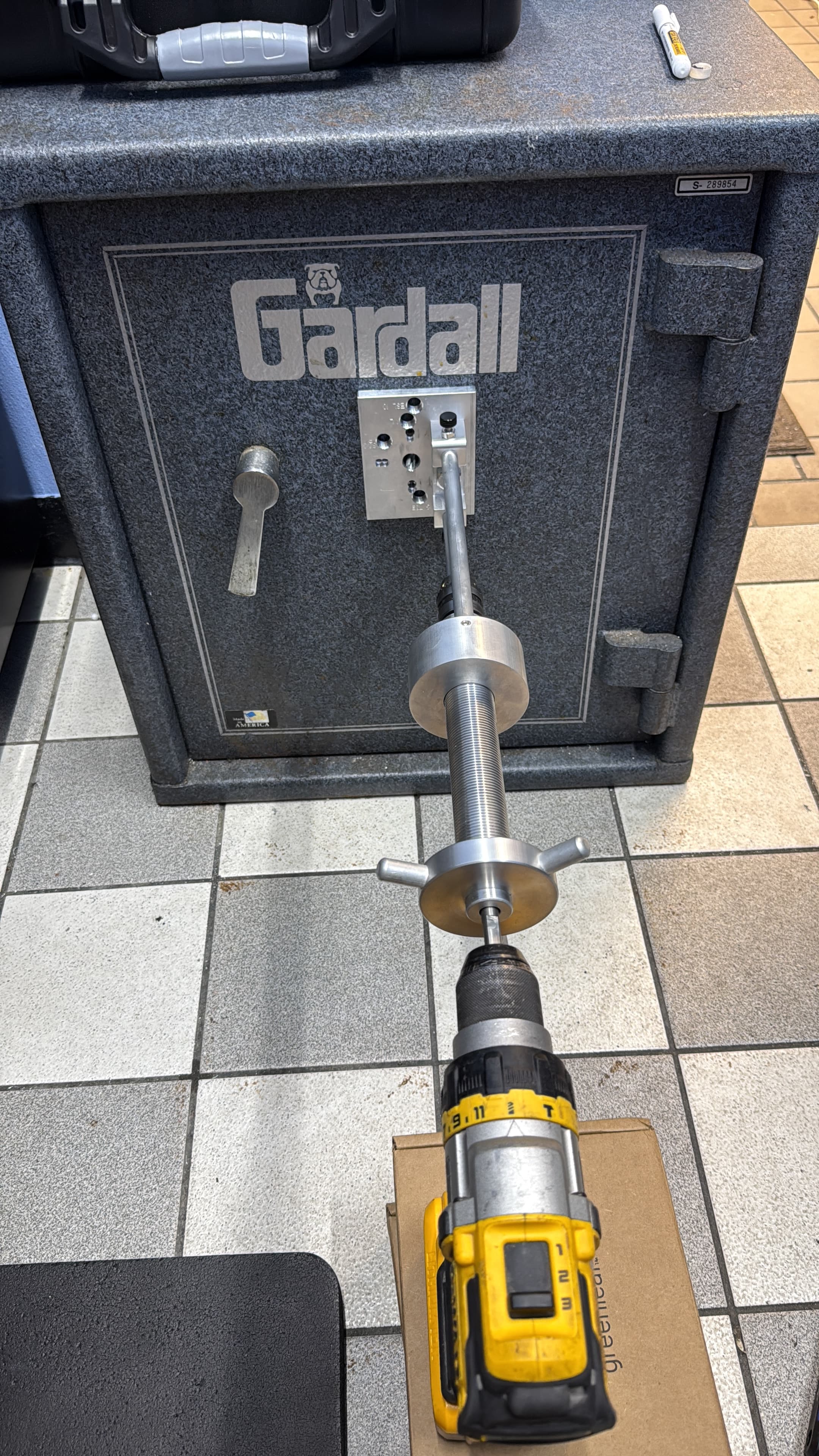 Safe drilling and opening work